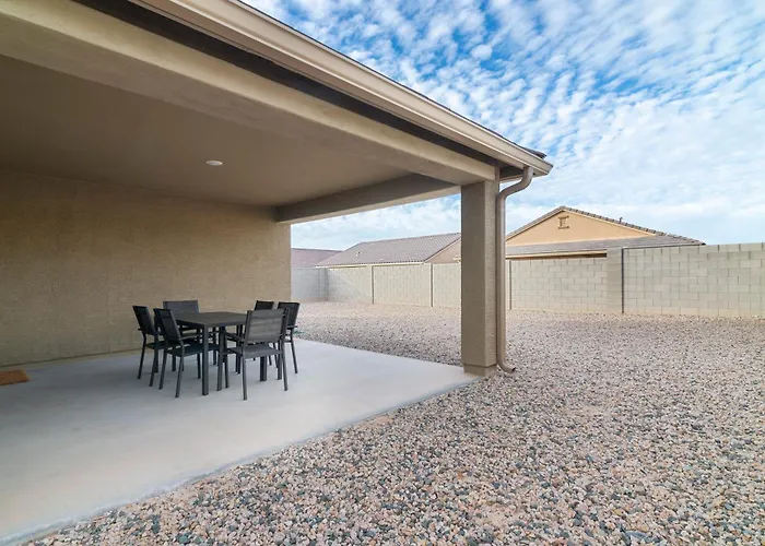 *family Oasis*shuffleboard*backyard*arcade*garage* *